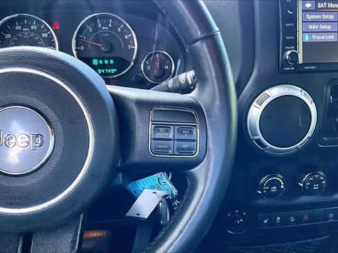 Used 2018 Jeep Wrangler Unlimited Rubicon w/ Connectivity Group AWD/4WD image 25