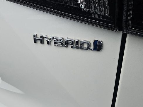 Used 2021 Toyota Highlander XLE AWD/4WD image 10