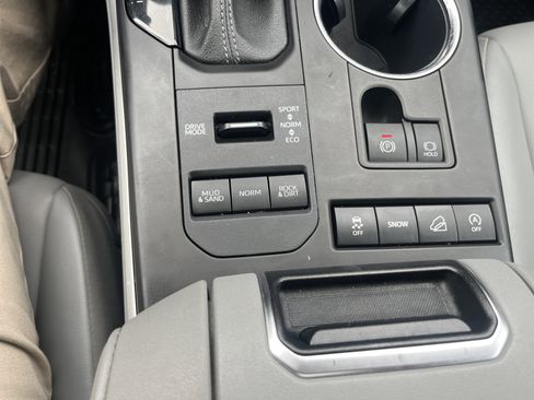 Used 2022 Toyota Highlander XLE image 30