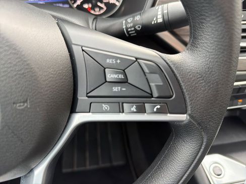Used 2025 Nissan Altima 2.5 SV FWD image 24