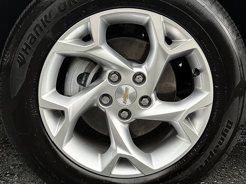 Used 2025 Chevrolet Trax LS w/ LS Convenience Package FWD image 8