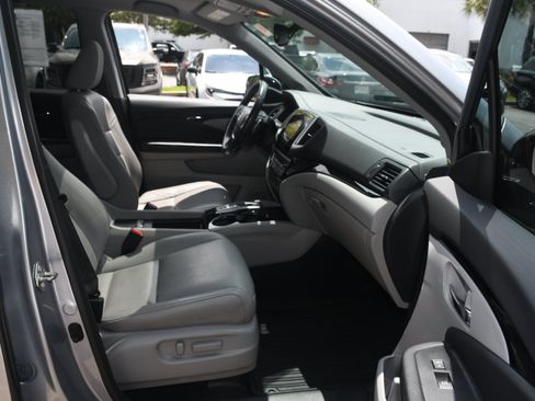 Used 2017 Honda Pilot Touring image 22
