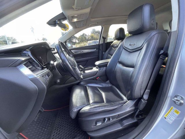 Used 2017 Cadillac XT5 Luxury w/ Driver Awareness Package FWD image 17