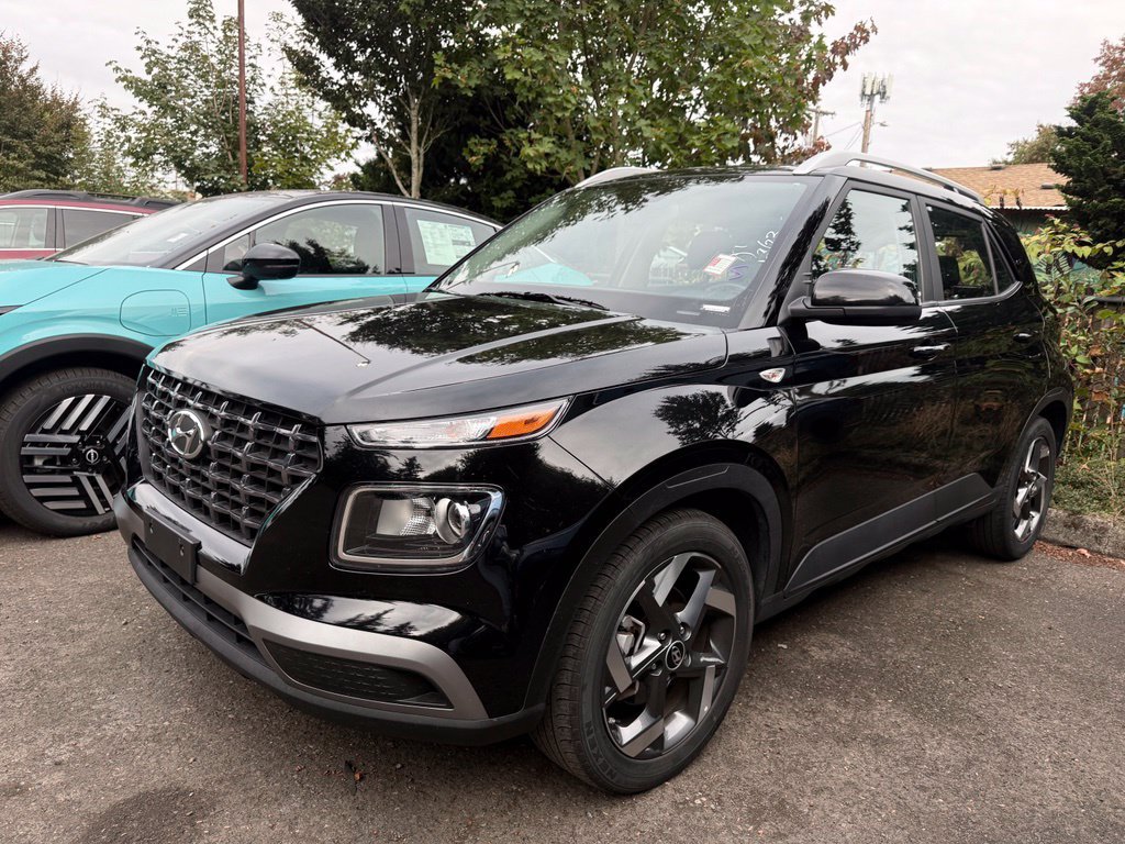Used 2025 Hyundai Venue SEL FWD image 1
