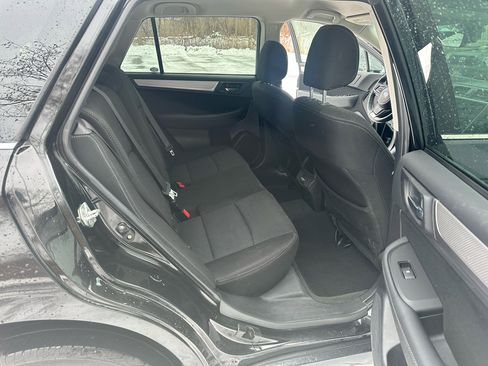 Used 2018 Subaru Outback 2.5i Premium image 19