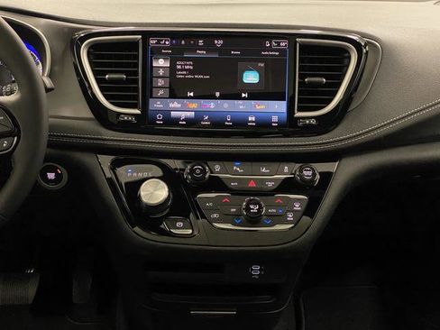 New 2026 Chrysler Pacifica Select w/ S Appearance Package image 9