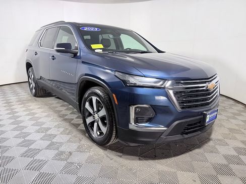Used 2023 Chevrolet Traverse LT w/ LT Premium Package AWD/4WD image 9