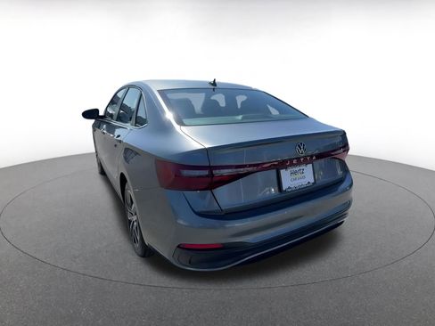 Used 2025 Volkswagen Jetta SE image 11