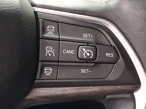 Used 2021 Jeep Grand Cherokee L Limited AWD/4WD image 23