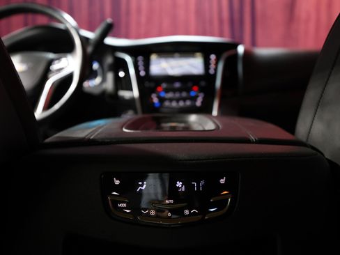 Used 2019 Cadillac Escalade ESV Platinum RWD image 15
