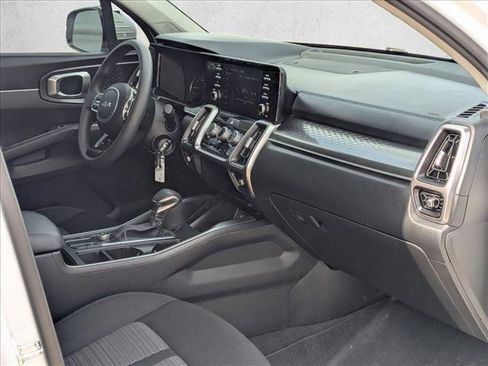 Used 2023 Kia Sorento LX image 22