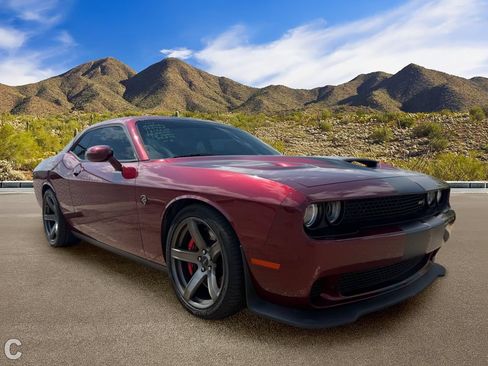 Used 2018 Dodge Challenger SRT Hellcat RWD image 5