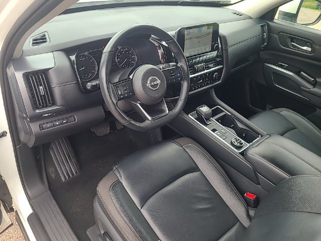 Used 2024 Nissan Pathfinder SL AWD/4WD image 12