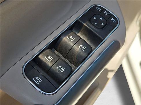 Used 2025 Mercedes-Benz GLA 250 4MATIC image 12
