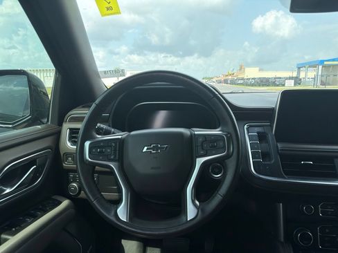 Used 2022 Chevrolet Tahoe Z71 w/ Luxury Package AWD/4WD image 11