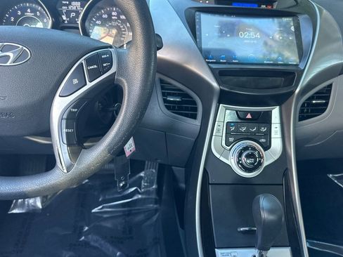 Used 2012 Hyundai Elantra GLS image 29