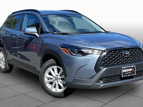 Certified 2023 Toyota Corolla Cross LE w/ Moonroof Package AWD/4WD image 3