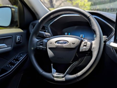 Used 2026 Ford Escape SE w/ PHEV Premium Package image 14