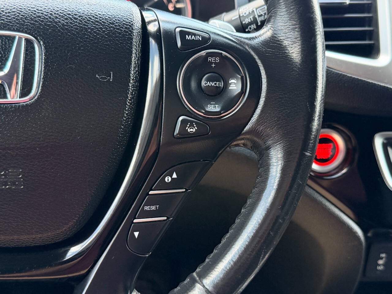 Used 2018 Honda Pilot Touring image 34
