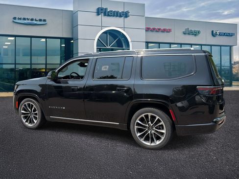 Used 2024 Jeep Wagoneer Series III w/ Premium Group I AWD/4WD image 4