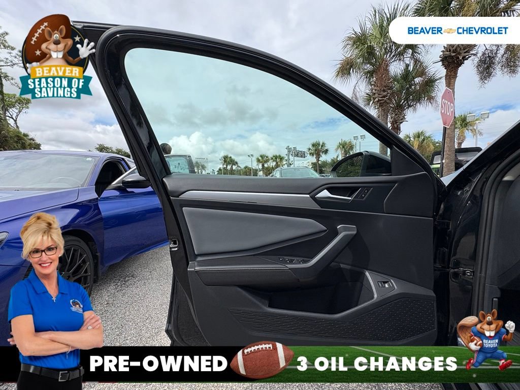 Used 2025 Volkswagen Jetta SE FWD image 29