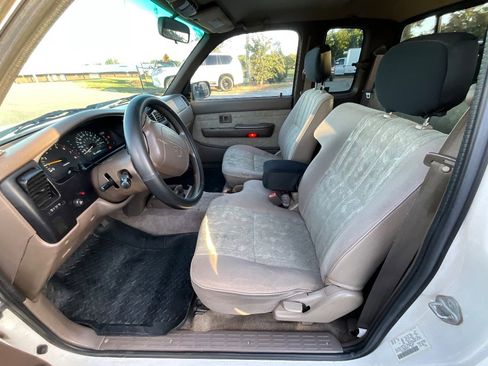 Used 2000 Toyota Tacoma SR5 image 11