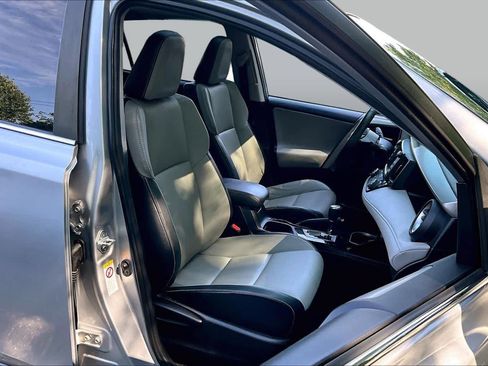 Used 2016 Toyota RAV4 Limited AWD/4WD image 16