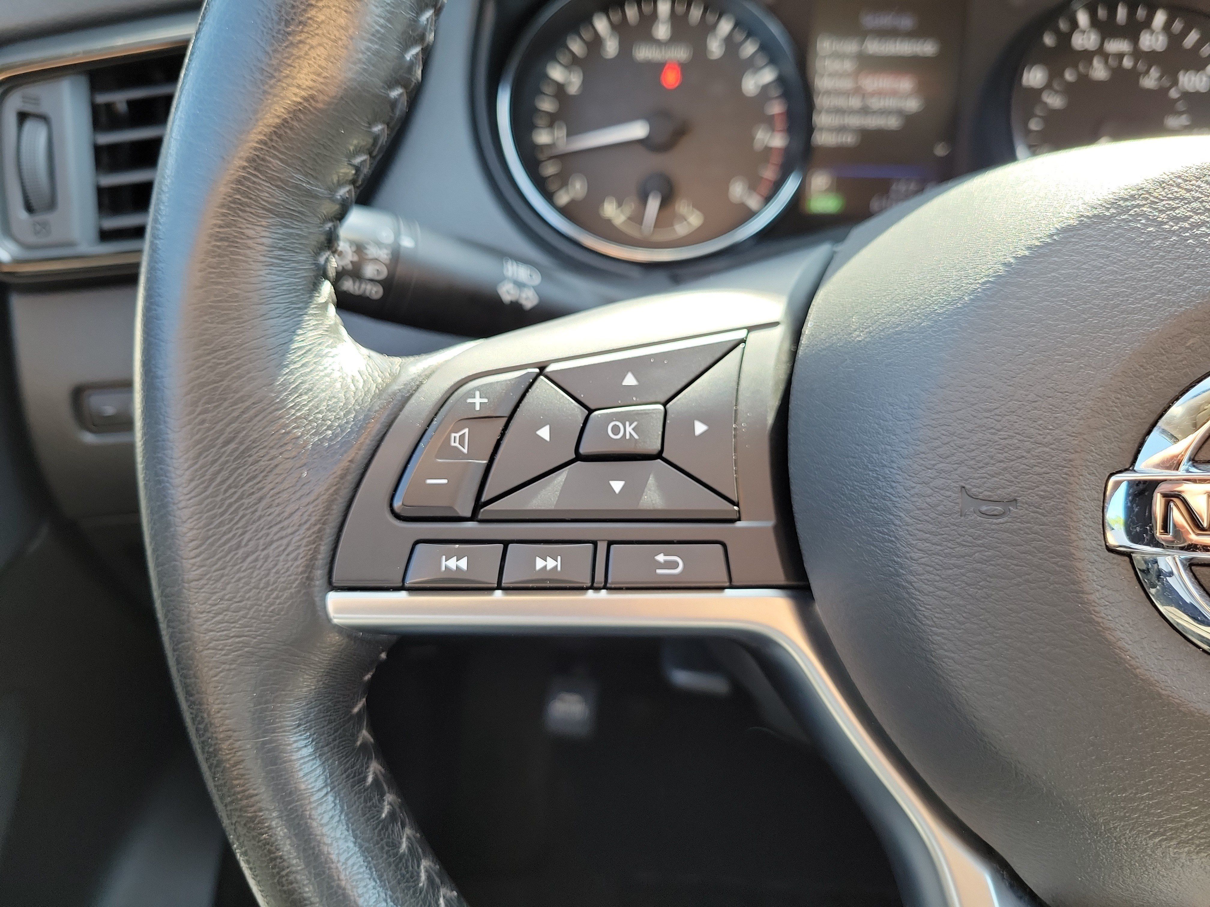 Used 2019 Nissan Rogue SV AWD/4WD image 27