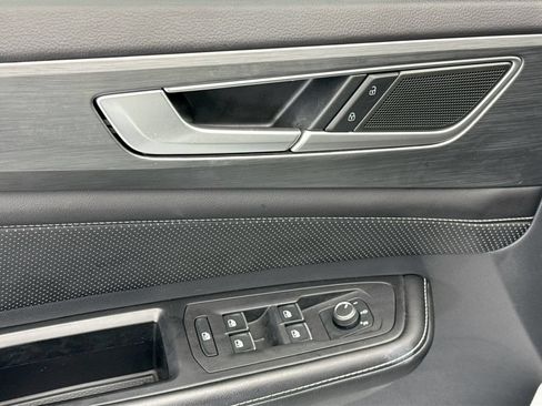 Used 2024 Volkswagen Atlas Cross Sport SE FWD image 21