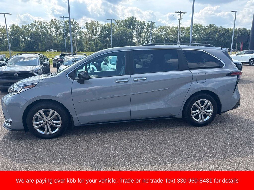 Used 2023 Toyota Sienna XSE w/ XSE Plus Package AWD/4WD image 5