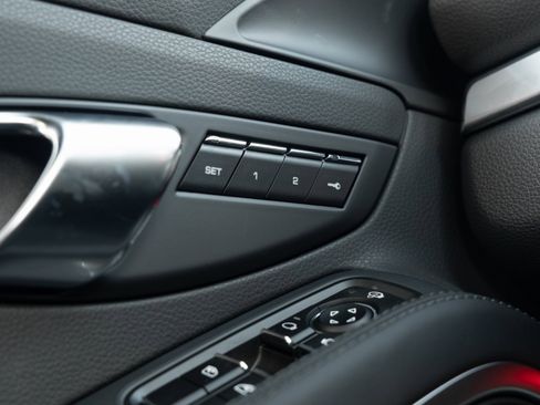 Used 2025 Porsche 718 Cayman image 19