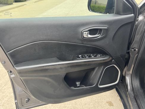 Used 2019 Jeep Compass Limited AWD/4WD image 11