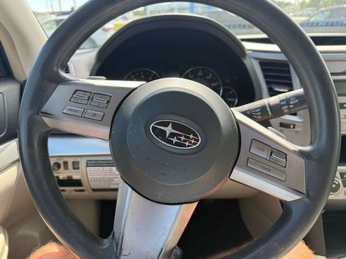 Used 2010 Subaru Outback 2.5i AWD/4WD image 11
