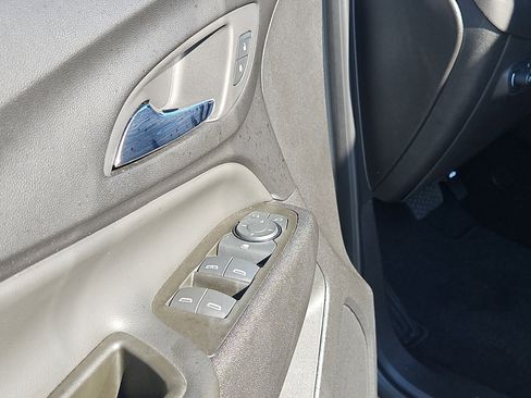 Used 2024 Chevrolet Equinox LT image 19