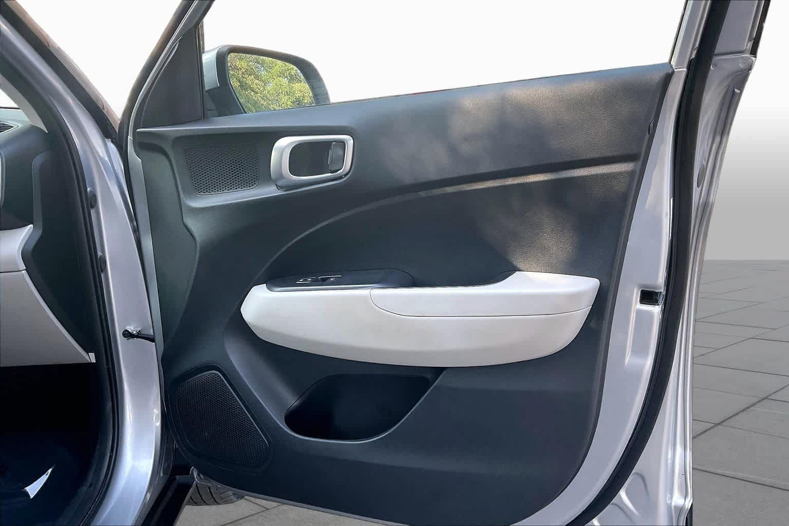 Certified 2026 Hyundai Venue SEL FWD image 21