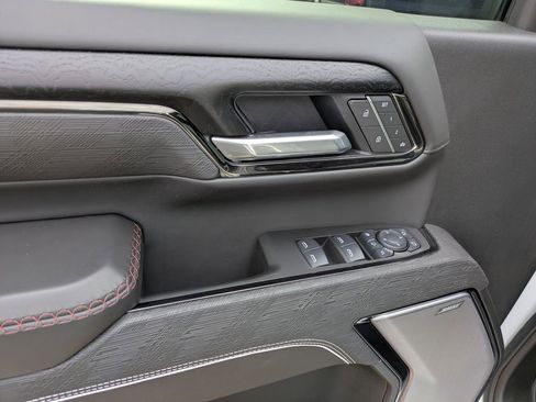 Used 2025 GMC Sierra 2500 AT4X image 10