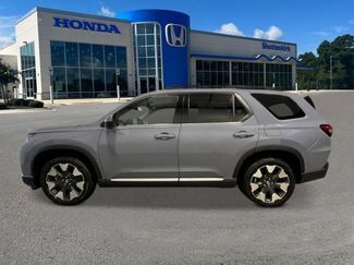 New 2026 Honda Pilot Touring video 2