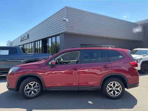 Used 2023 Subaru Forester Premium AWD/4WD image 7