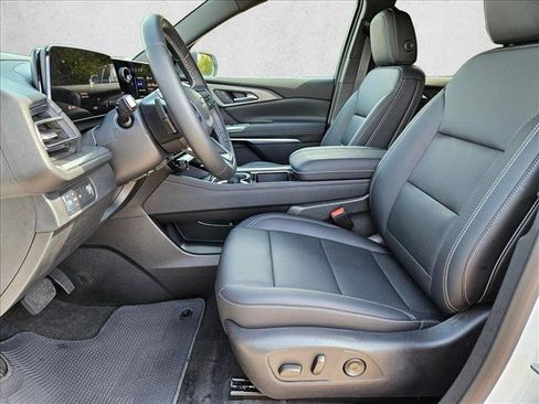 Used 2026 Chevrolet Traverse LT w/ Midnight/Sport Edition FWD image 16