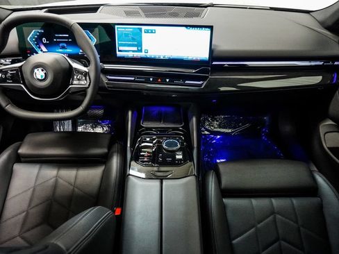 Used 2025 BMW 530i RWD image 13