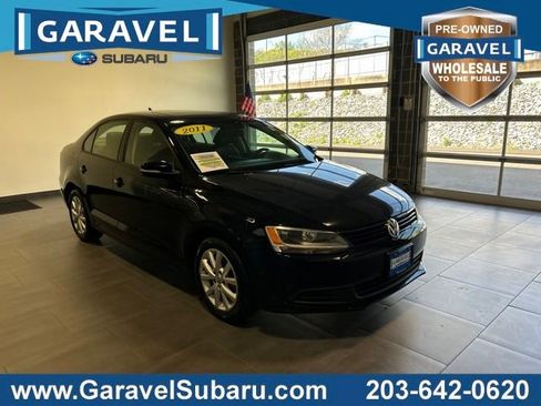 Used 2011 Volkswagen Jetta SE FWD image 1