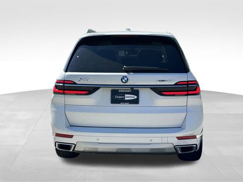 Used 2025 BMW X7 xDrive40i w/ Premium Package AWD/4WD image 9
