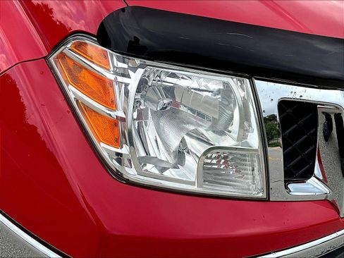 Used 2011 Nissan Frontier SV AWD/4WD image 30