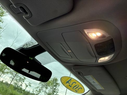 Used 2024 Chrysler Pacifica Touring-L FWD image 14