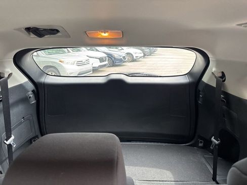 Used 2022 Toyota Highlander L FWD image 7
