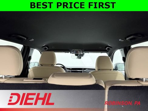 New 2025 Jeep Grand Cherokee Limited w/ Black Appearance Package image 10