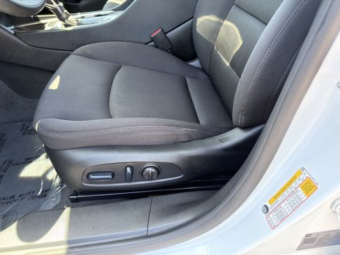 Used 2024 Chevrolet Malibu LT FWD image 25
