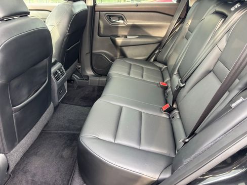 Used 2022 Nissan Rogue SV w/ SV Premium Package image 15