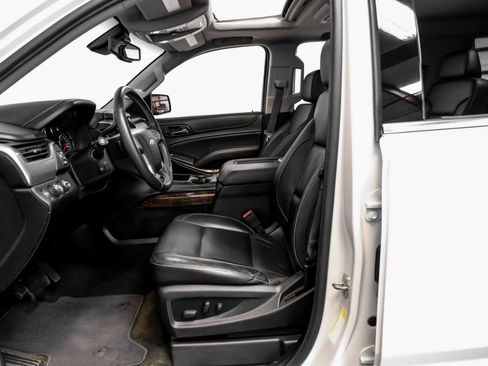 Used 2017 Chevrolet Tahoe LT w/ LT Signature Package image 4