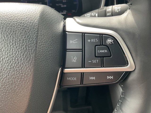 Used 2024 Toyota Highlander Limited AWD/4WD image 27